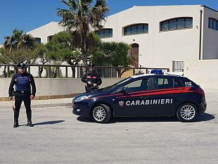evade-dai-domiciliari-il-giorno-di-natale-ma-prima-avvisa-i-carabinieri-che-lo-arrestano