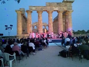luci-e-silenzi-per-ricordare-le-vittime-di-genova-debutta-sfelux-il-festival-culturale-di-bonagiuso