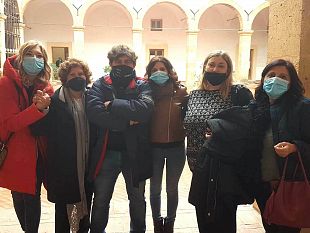 pescatori-liberati-grazie-al-cuore-e-alla-forza-delle-loro-donne-eroiche-una-lezione-di-amore-a-tutto-il-mondo