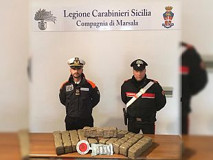 marsala-ritrovato-da-carabinieri-e-capitaneria-un-pacco-con-30-kg-di-droga-sulla-spiaggia