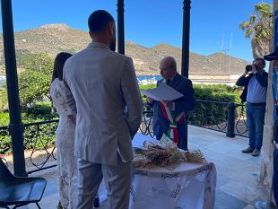 al-via-la-stagione-dei-matrimoni-le-isole-egadi-si-confermano-una-scelta-ambita-per-tante-coppie-italiane-e-straniere