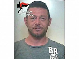 alcamo-ubriaco-minaccia-con-una-bottiglia-rotta-i-clienti-di-un-bar-e-aggredisce-le-forze-dell-ordine-arrestato-pregiudicato