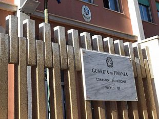 a-spasso-con-34-panetti-di-hashish-sottobraccio-arrestato-dalla-finanza