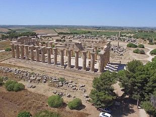 la-ruota-panoramica-a-selinunte-e-stata-inghiottita-dal-pesce-daprile