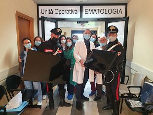 i-carabinieri-recuperano-i-televisori-rubati-dal-reparto-di-ematologia