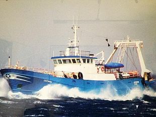 la-marina-militare-sventa-il-sequestro-di-un-peschereccio-mazarese