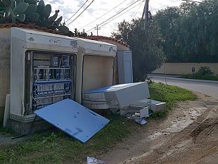 video-mazara-cabine-telefoniche-danneggiate-in-c-da-bocca-arena