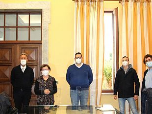 marsala-l-amministrazione-grillo-incontra-i-giovani-volontari-impegnati-nella-pulizia-di-tratti-di-spiaggia-e-lagun
