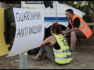 volontari-di-muschio-ribelle-di-guardia-su-monte-bonifato-nessun-incendio-nel-2025