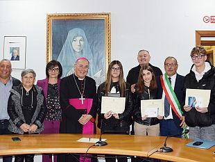salaparuta-consegnata-la-copia-della-costituzione-a-13-neo-diciottenni