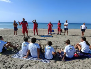 mazara-gli-studenti-delli-c-g-grassa-g-b-quinci-incontrano-i-volontari-della-croce-rossa
