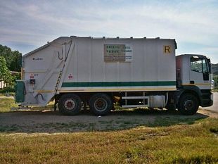 le-due-ditte-mazaresi-sicilia-verde-e-consorzio-sea-ambiente-raccolgono-i-rifiuti-in-citta