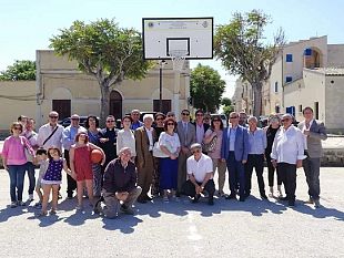 il-lions-dona-un-canestro-al-comune-di-campobello-che-a-castelvetrano-non-si-e-potuto-collocare