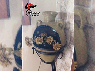 san-vito-lo-capo-ruba-una-giara-in-terracotta-da-un-ristorante-arrestato-dai-carabinieri