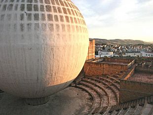 gibellina-rivive-lanfiteatro-di-quaroni-enrico-lo-verso-interpreta-pirandello