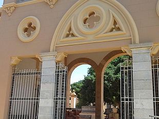 cimitero-di-marsala-interventi-di-manutenzione-in-corso-in-precedenza-i-lavori-hanno-riguardato-il-prospetto