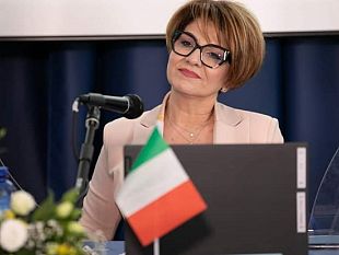 il-saluto-della-dirigente-vania-stallone-alla-comunita-scolastica