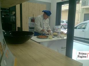 video-mazara-evento-show-cooking-allo-showroom-asta-mobili