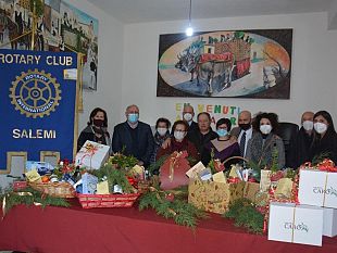 vita-cesti-natalizi-a-40-famiglie-con-la-raccolta-promossa-dal-rotary-club-salemi-2