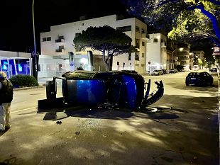 perde-il-controllo-dellauto-incidente-in-via-virgilio