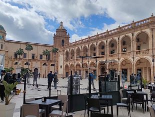 mazara-piazza-della-repubblica-set-per-la-pubblicita-della-birra-messina