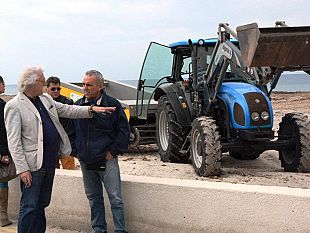 mazara-proseguono-i-lavori-di-pulizia-della-spiaggioa