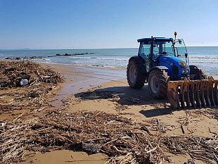 video-campobello-al-via-intervento-straordinario-di-bonifica-dellarenile-di-tre-fontane