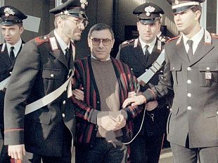 il-boss-bagarella-aggredisce-agente-in-carcere
