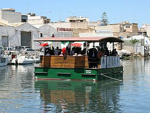 mazara-riprende-il-servizio-di-trasporto-fluviale-della-chiatta
