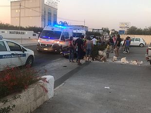 incidente-in-via-nassiryia-scontro-tra-auto-e-scooter