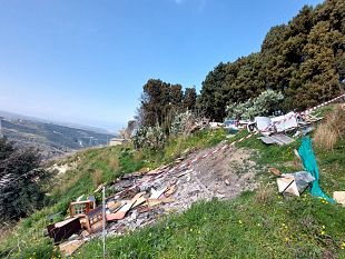 messina-sequestrate-due-aree-a-contrada-castello-scoperta-discarica-abusiva-con-rifiuti-pericolosi