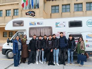 no-alle-dipendenze-il-camper-della-prevenzione-fa-tappa-allistituto-mattarella