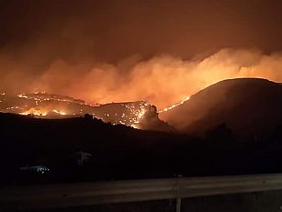 belice/grave-incendio-devasta-il-parco-archeologico-di-segesta-le-fiamme-mettono-in-pericolo-i-c