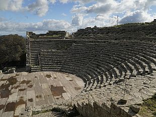 giornata-mondiale-del-teatro-da-segesta-un-messaggio-di-pace