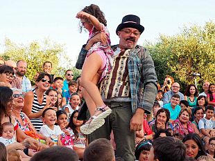 successo-di-pubblico-per-raperonzolo-il-secondo-dei-quattro-appuntamenti-teatrali-della-rassegna-del-festival-del-teatro-di-paglia-per-bamb
