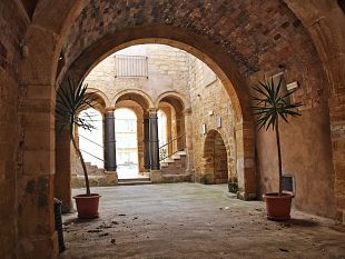si-conclude-il-festival-della-luce-con-giarabub-qui-si-vince-o-si-muore-a-palazzo-pavone