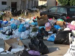 video-da-settimane-nessuna-raccolta-rifiuti-nella-via-g-m-calvino