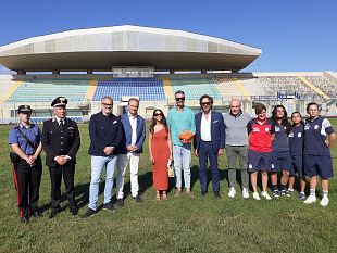 futuri-sposi-donano-un-defibrillatore-al-comune-di-marsala
