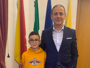 mazara-il-piccolo-vincenzo-sicari-scrive-una-lettera-al-sindaco-quinci-che-lo-riceve-a-palazzo-di-citta