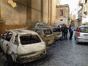 marsala-6-auto-bruciate-in-via-rapisardi-sembra-esclusa-matrice-dolosa
