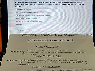 mazara-a-4-artisti-12-000-per-2-000-numeri-civici-in-ceramica-perche-nelle-determine-sul-sito-comunale-i-nome-cancellati-con-bianchetto-alla-faccia-della-trasparenza