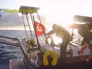 sequestro-ingente-carico-di-hashish-su-una-barca-a-vela-al-largo-di-marettimo