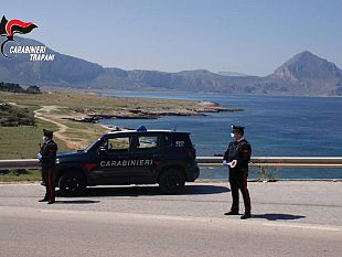 san-vito-lo-capo-rubano-capi-di-abbigliamento-e-liquori-denunciate-dai-carabinieri