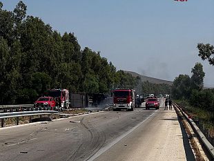 incendio-di-un-mezzo-pesante-sulla-29-ferito-il-conducente