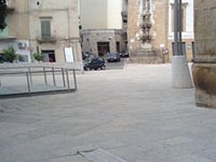 basta-allo-scempio-ed-allabbandono-delle-tombe-in-piazza