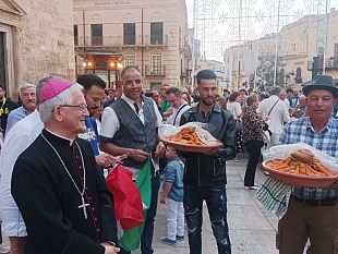 alcamo-grande-partecipazione-per-levento-sociale-tavula-e-trazzera