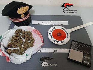 trapani-i-carabinieri-arrestano-un-53enne-era-in-possesso-di-70-grammi-di-marijuana