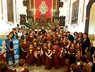 piccoli-fraticelli-della-scuola-dante-alighieri-rendono-omaggio-a-san-francesco-il-santo-poverello
