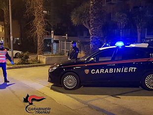 rubano-una-macchina-e-si-schiantano-contro-auto-in-sosta