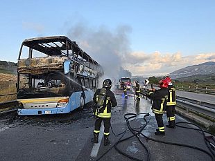 autobus-in-fiamme-sulla-a29-tanta-paura-ma-nessun-ferito